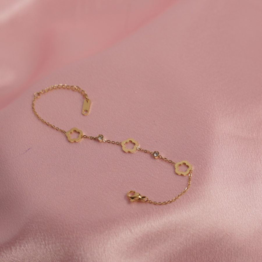 Charm Bracelet with Golden Clover