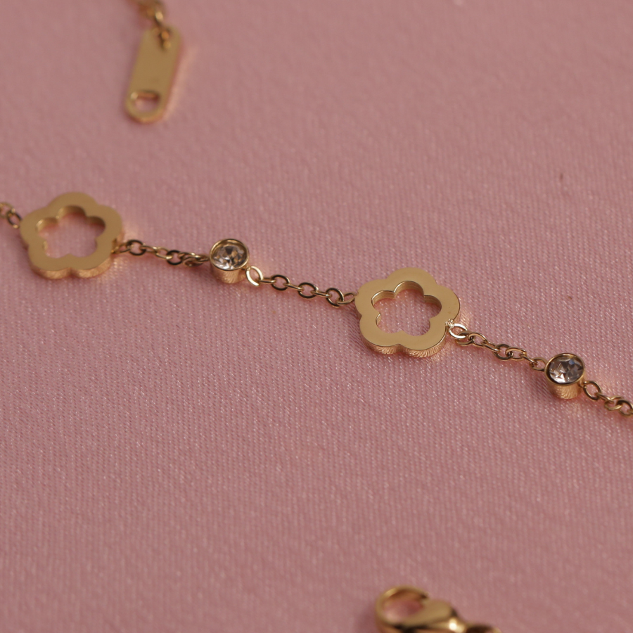 Charm Bracelet with Golden Clover