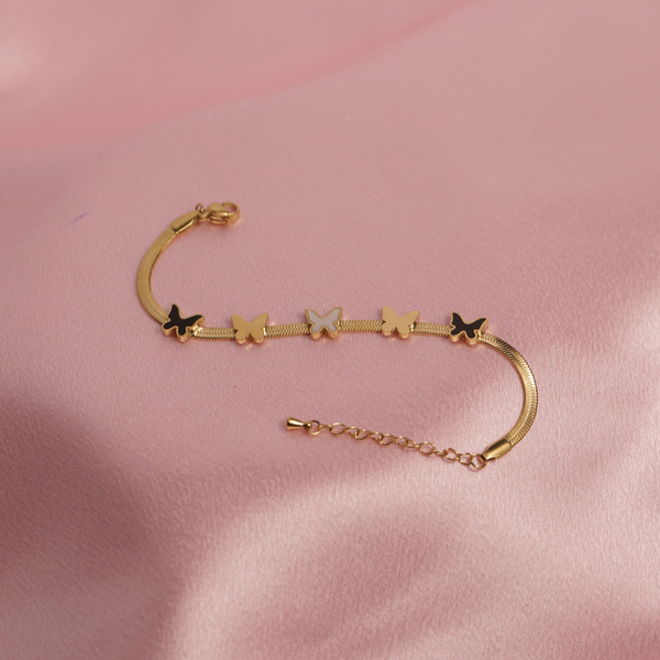 Bracelet mit goldenem Schmetterlingsketten-Motiv