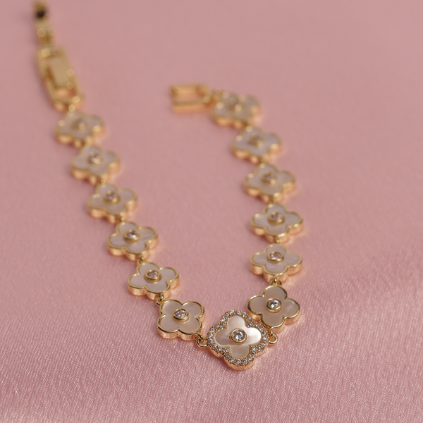 Bracelet with Elegant Floral Design