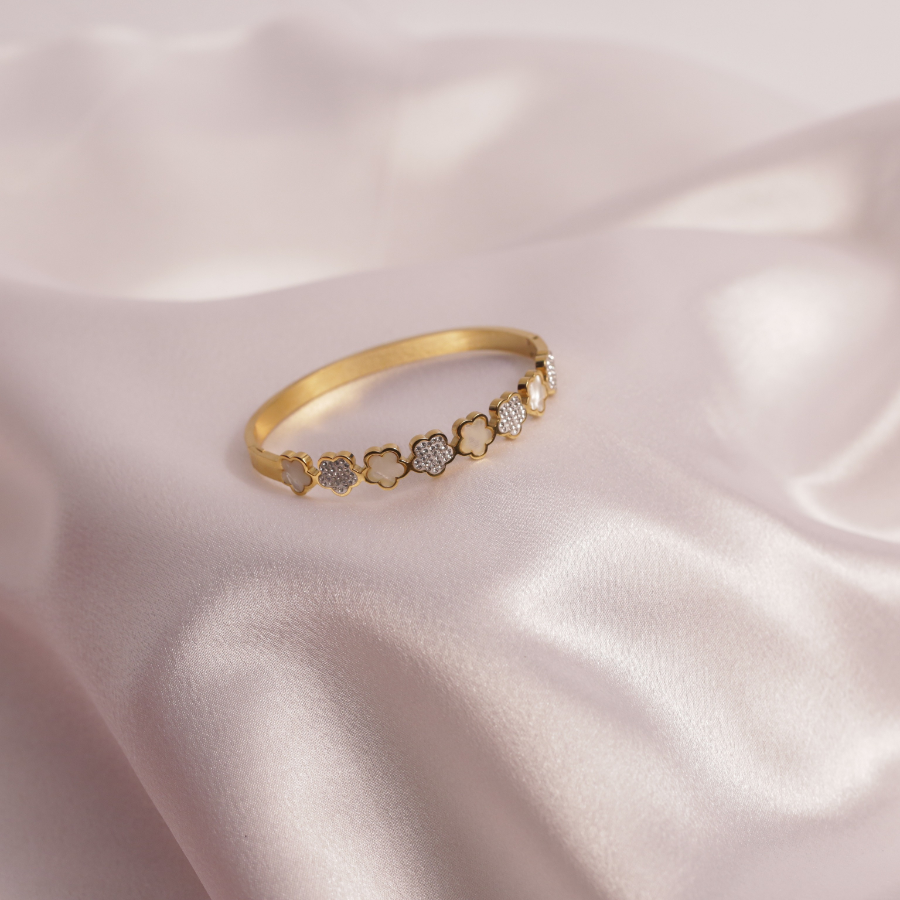 Golden Clover Elegance Bangle