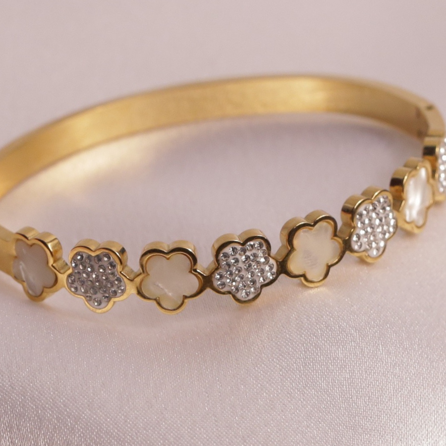 Golden Clover Elegance Bangle