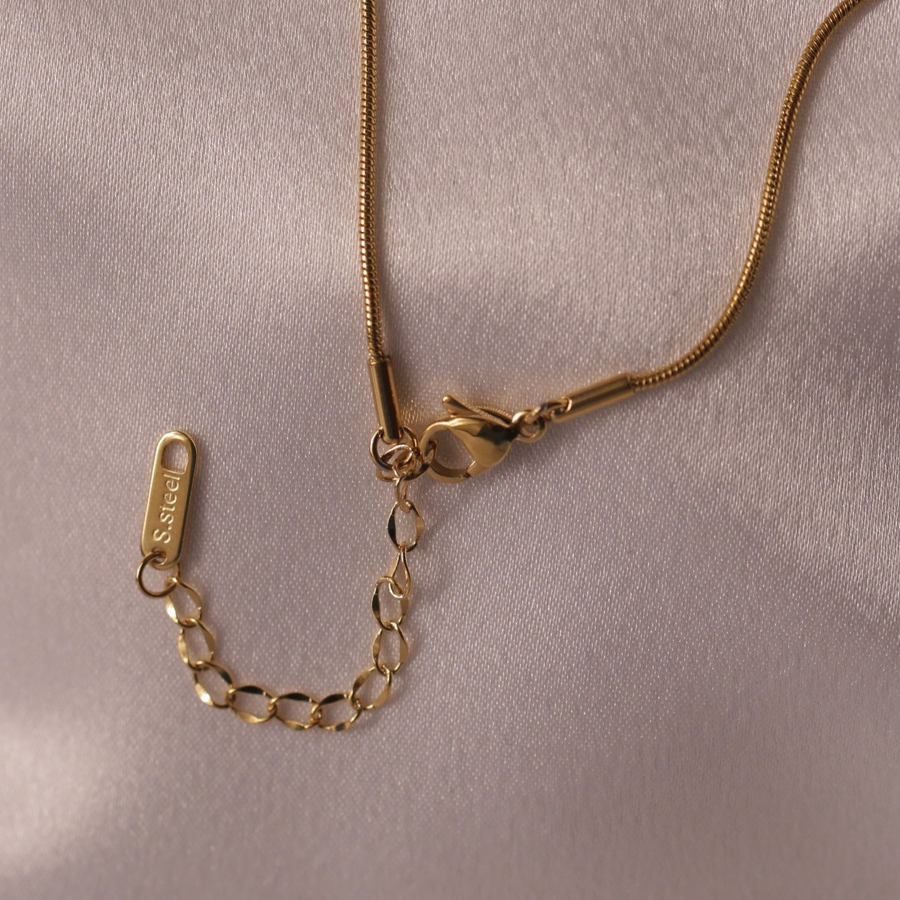 Gold Chain Bracelet with Flowers