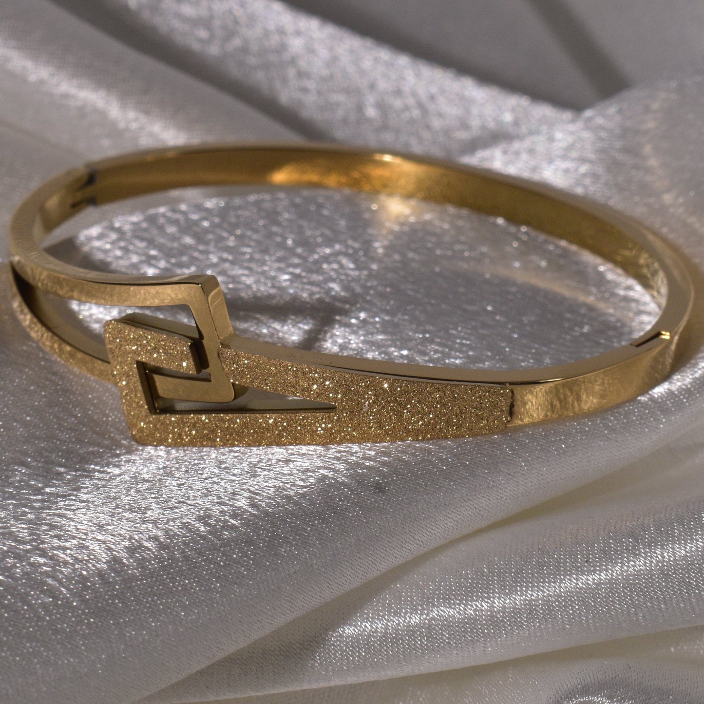 Elegant Gold-Plated Geometric Bracelet