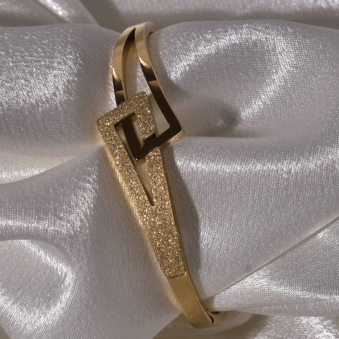 Elegant Gold-Plated Geometric Bracelet
