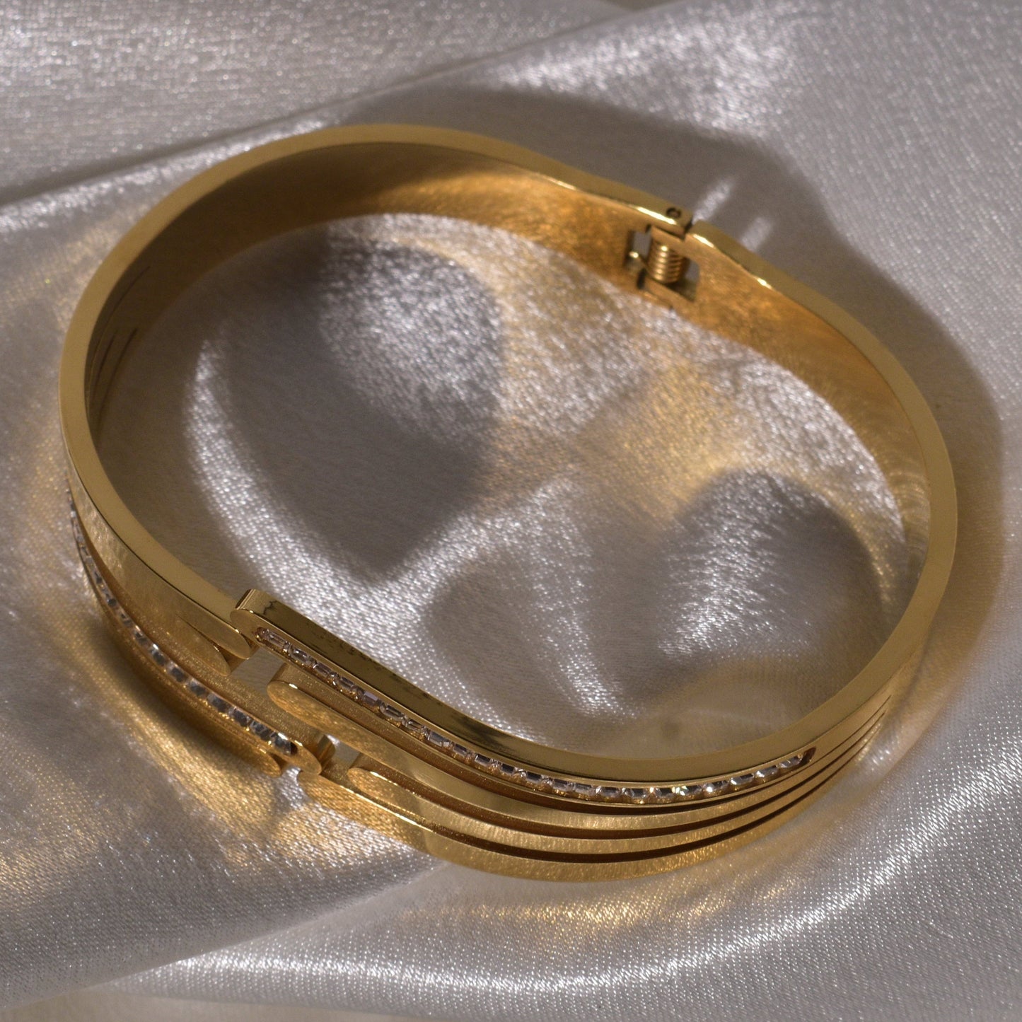 Elegant Bracelet with Gold Bangle