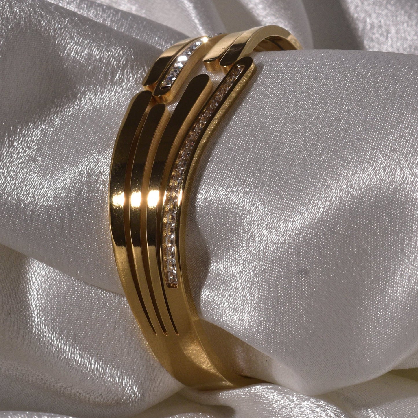 Elegant Bracelet with Gold Bangle