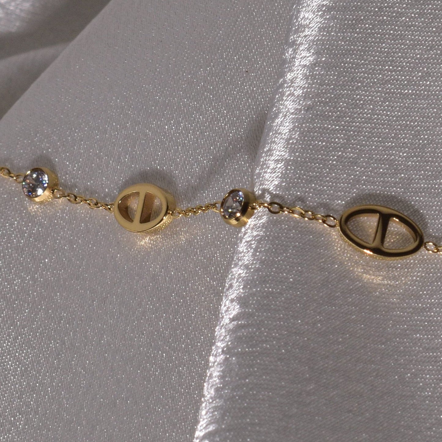 Crystal-accented minimalist gold chain bracelet