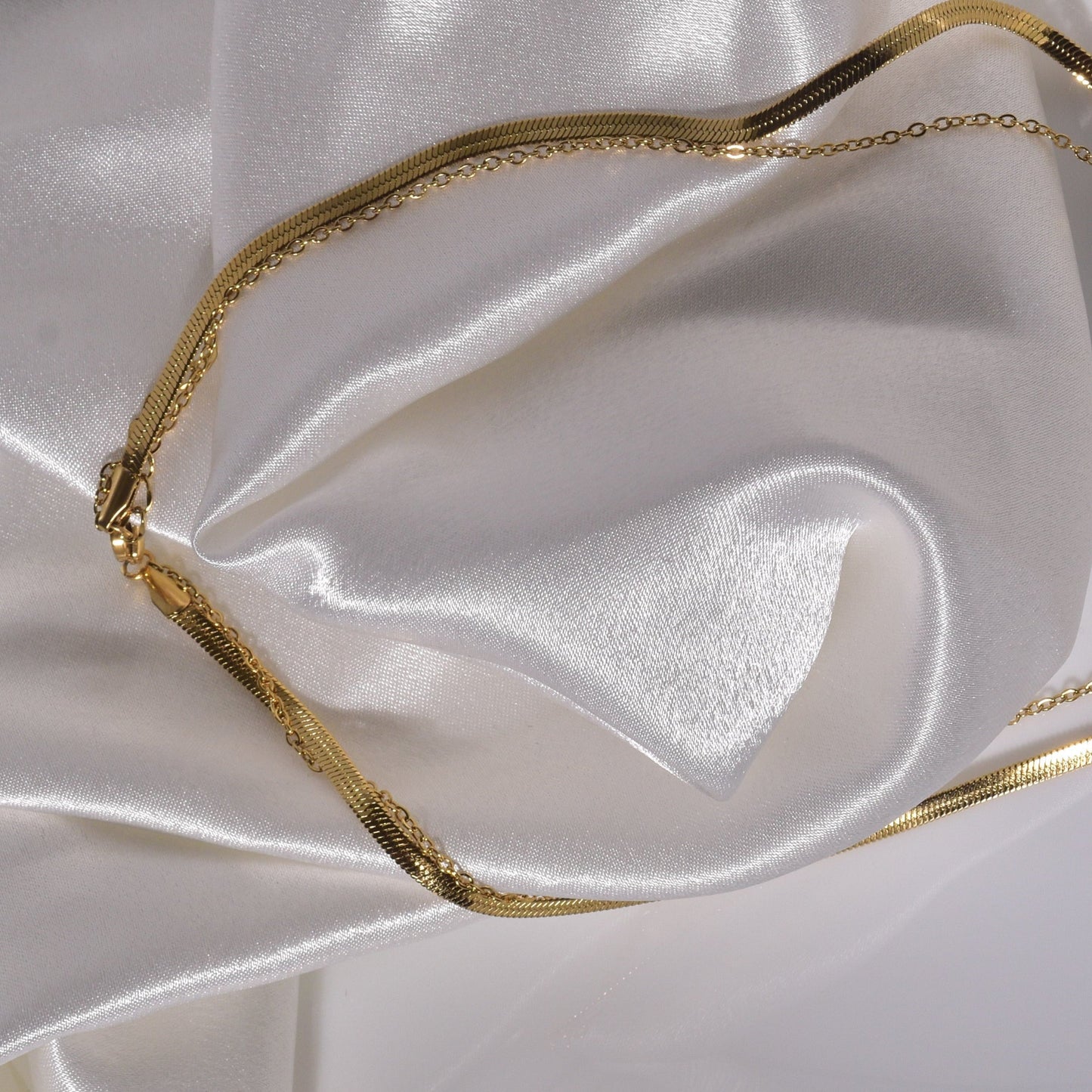 Bold & Elegant Layered Necklace – Modern Statement Piece