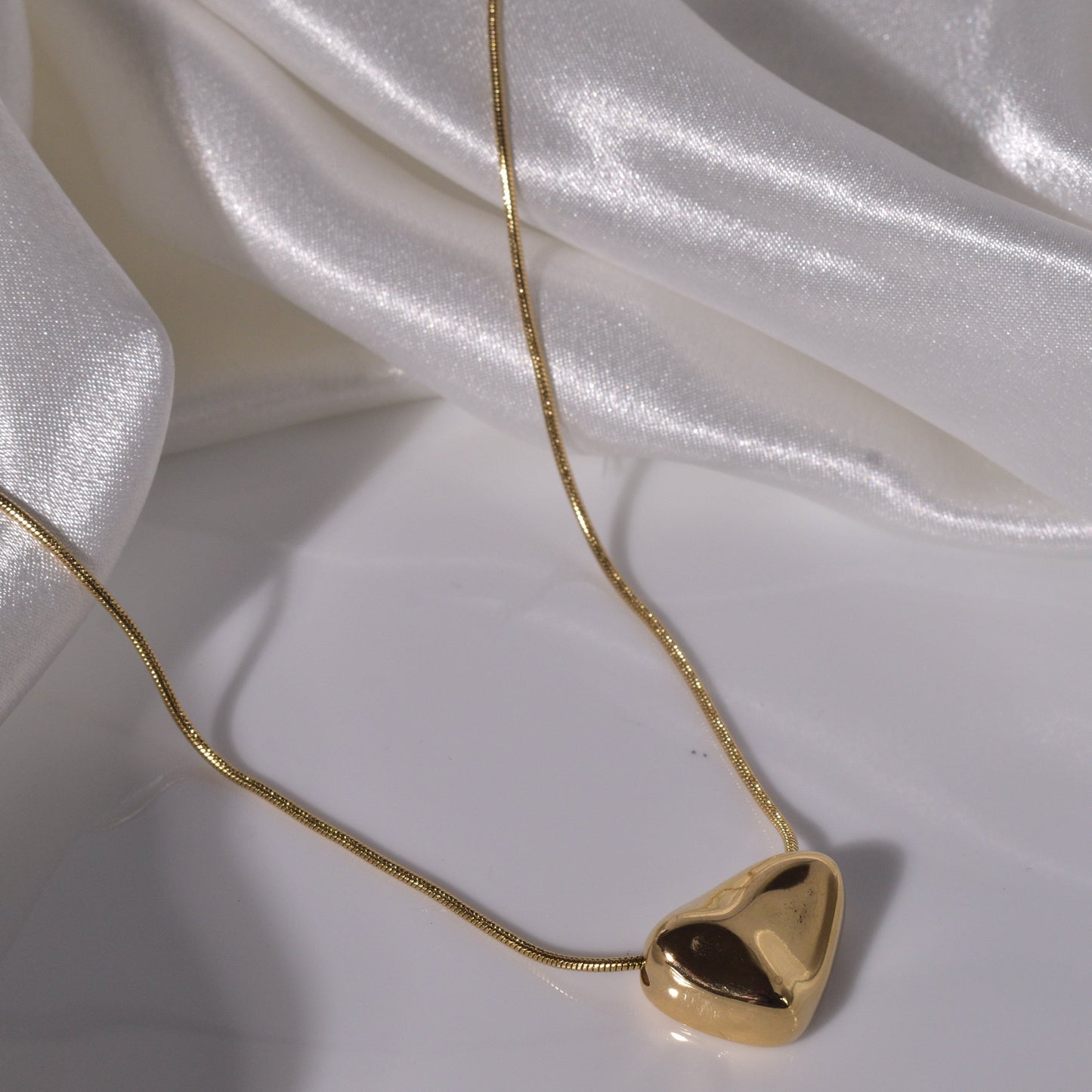 Minimalist Smooth Pebble Pendant Necklace