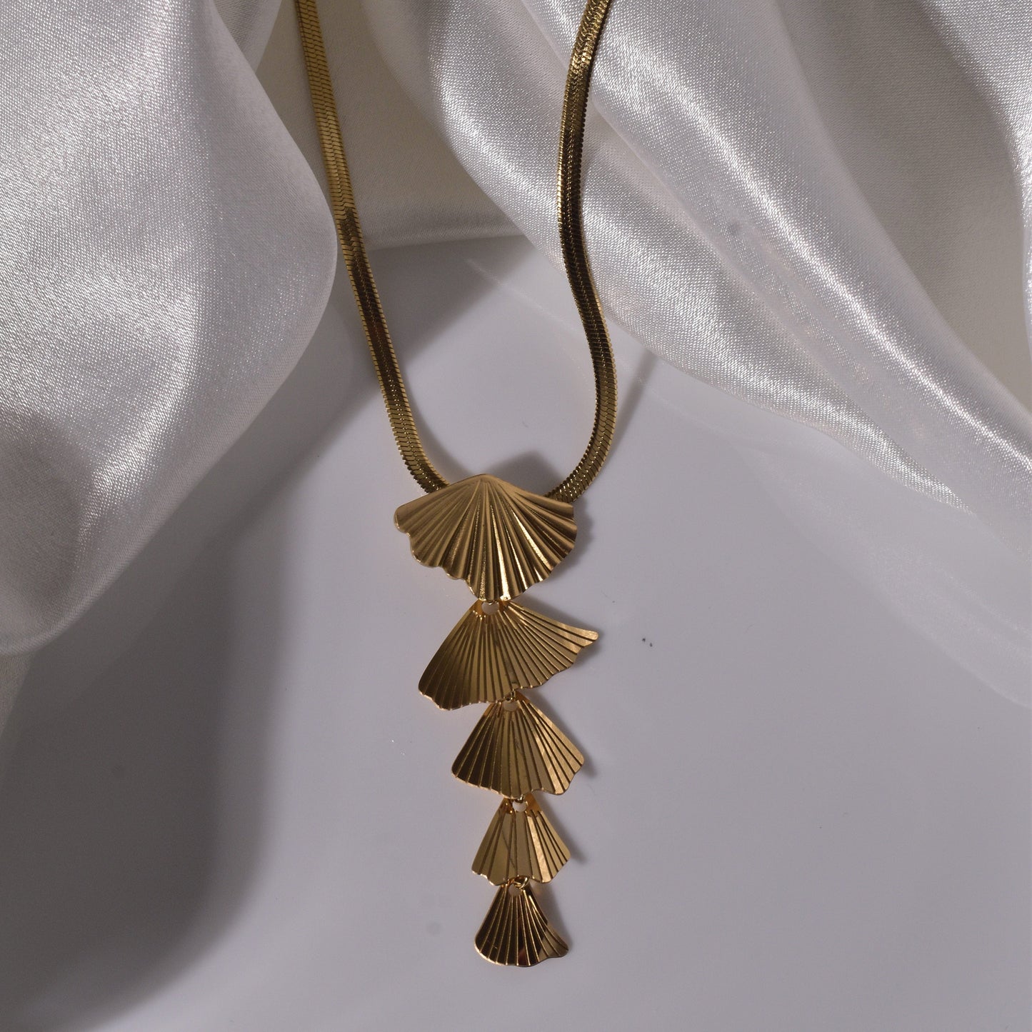 Elegant Fan Pendant Necklace with Cascading Design