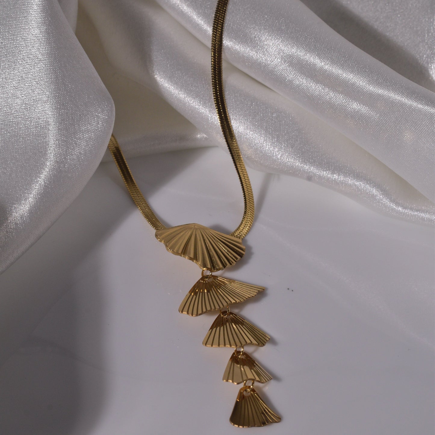 Elegant Fan Pendant Necklace with Cascading Design