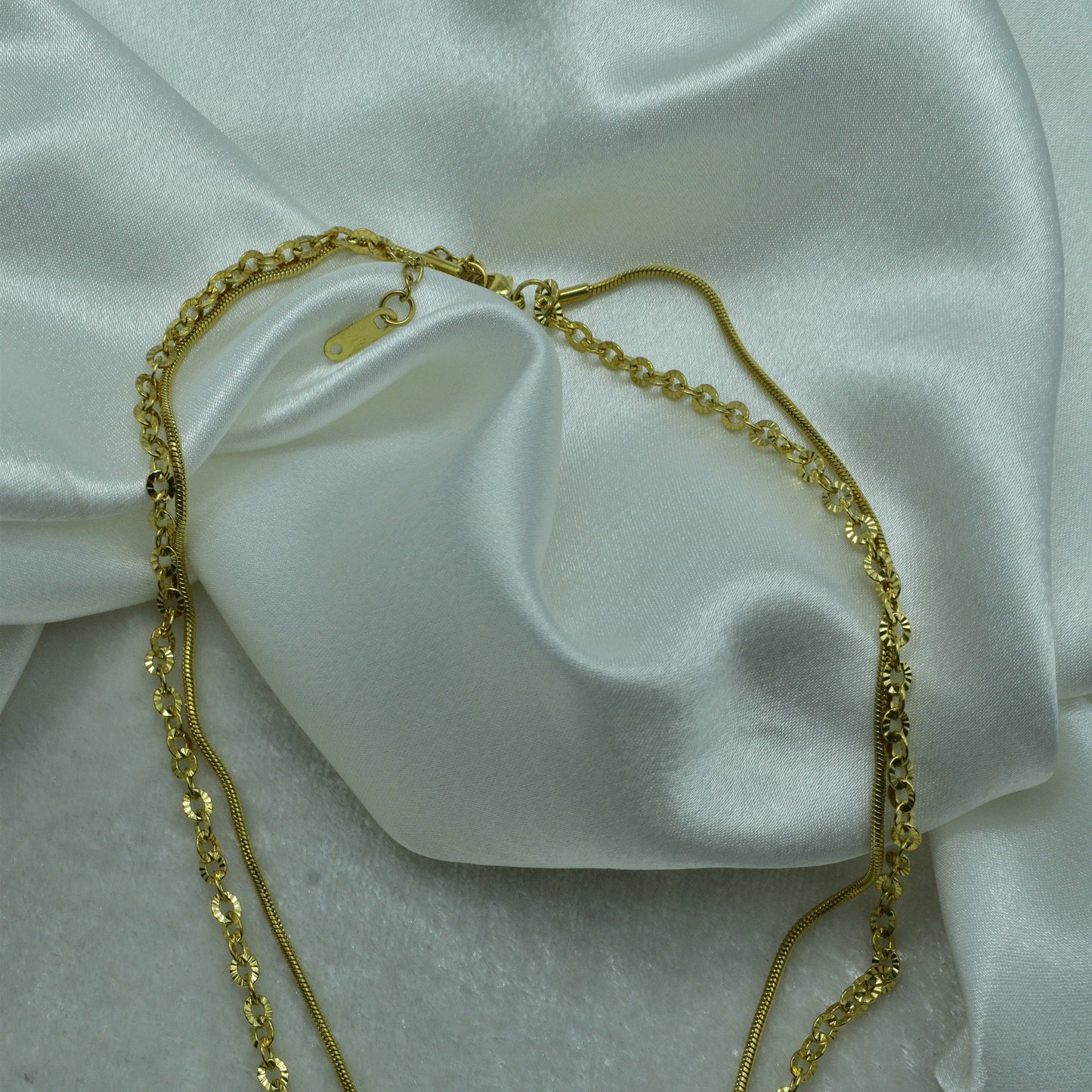 Gold Chain Necklace with Two Layers: Stylish and Adaptable