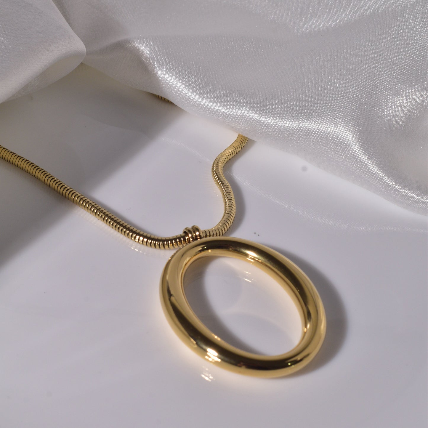 Hollow Circle Pendant Necklace