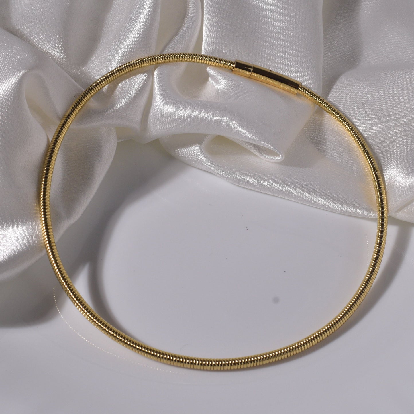 Sleek Gold Choker