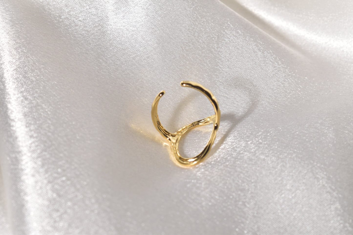 Adjustable Infinity Wave Gold Ring: Stylish & Waterproof