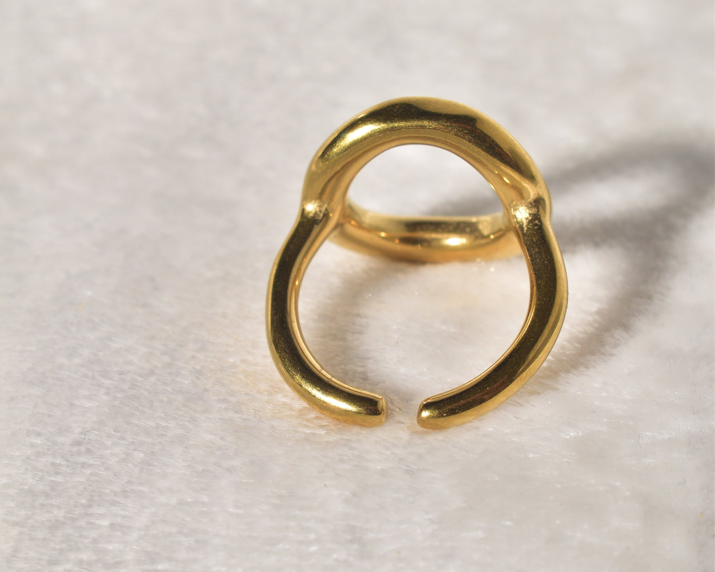 The Gold Ring with an Organic Loop: Effortless Style
