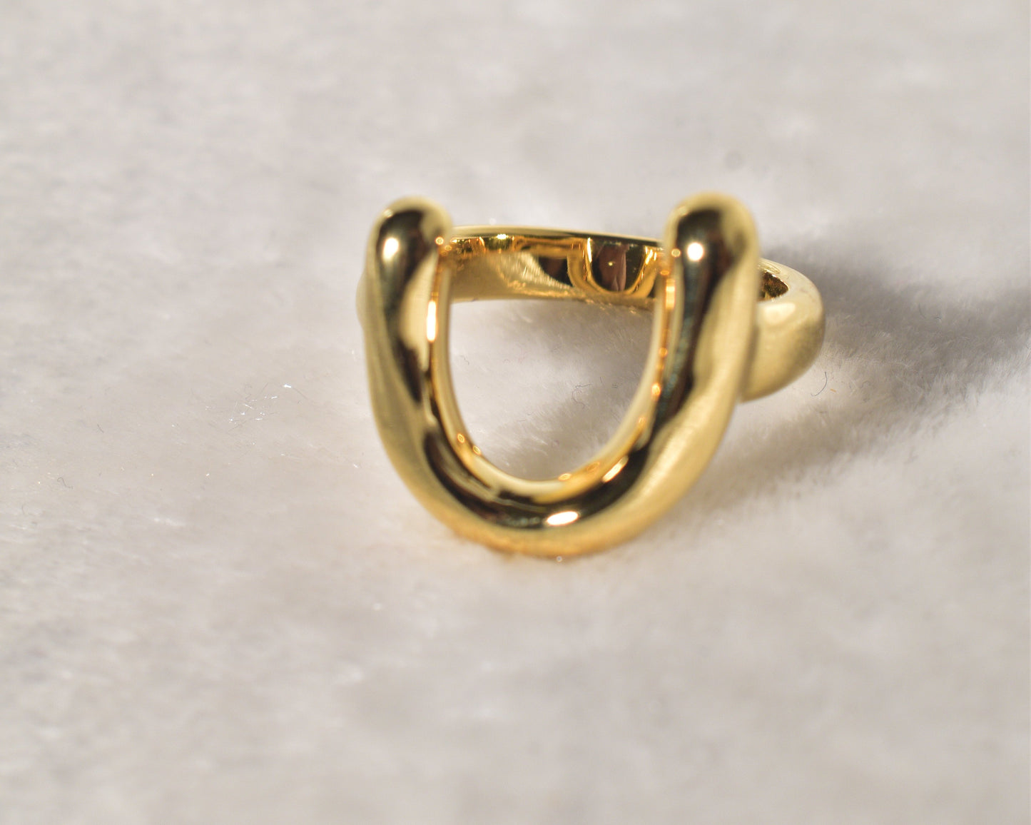 The Gold Ring with the Fluid Wave: Elegance in Motion