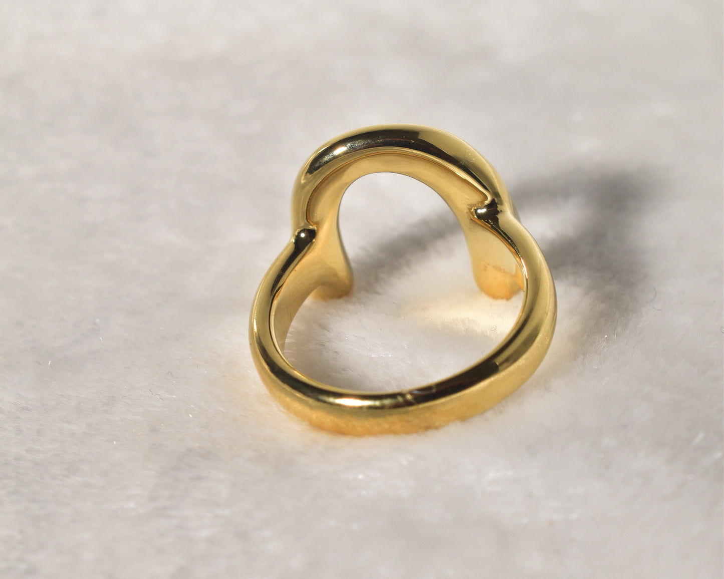 The Gold Ring with the Fluid Wave: Elegance in Motion