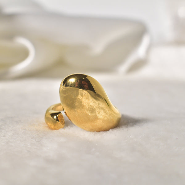 The Stylish and Contemporary Bold Curve Open Ring