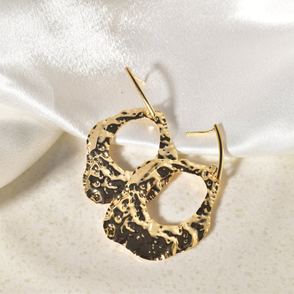 A Vibrant Statement Piece: Textured Earrings Made of Molten Gold