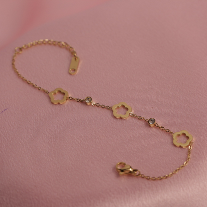 Charm Bracelet with Golden Clover