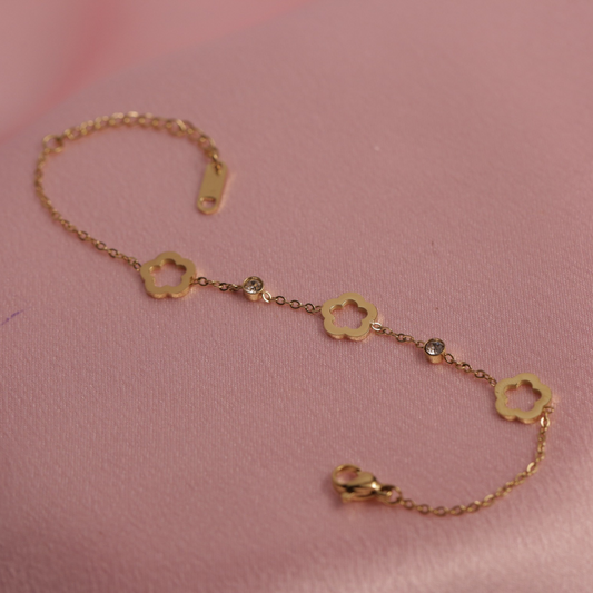 Charm Bracelet with Golden Clover