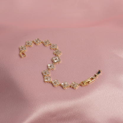 Bracelet with Elegant Floral Design