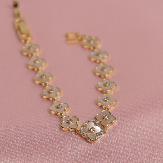 Bracelet with Elegant Floral Design
