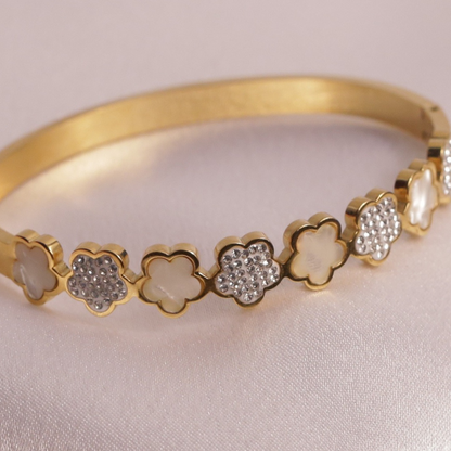 Golden Clover Elegance Bangle