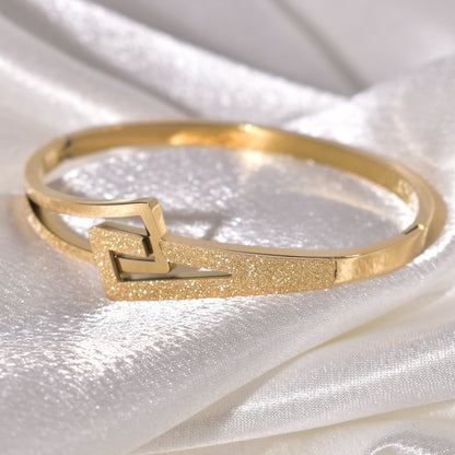 Elegant Gold-Plated Geometric Bracelet