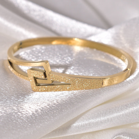 Elegant Gold-Plated Geometric Bracelet