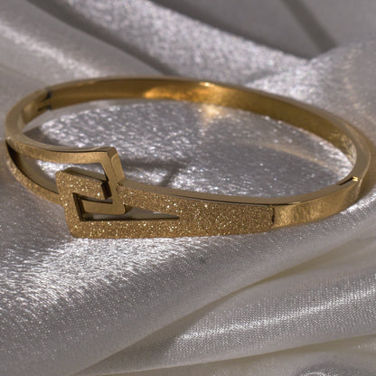 Elegant Gold-Plated Geometric Bracelet
