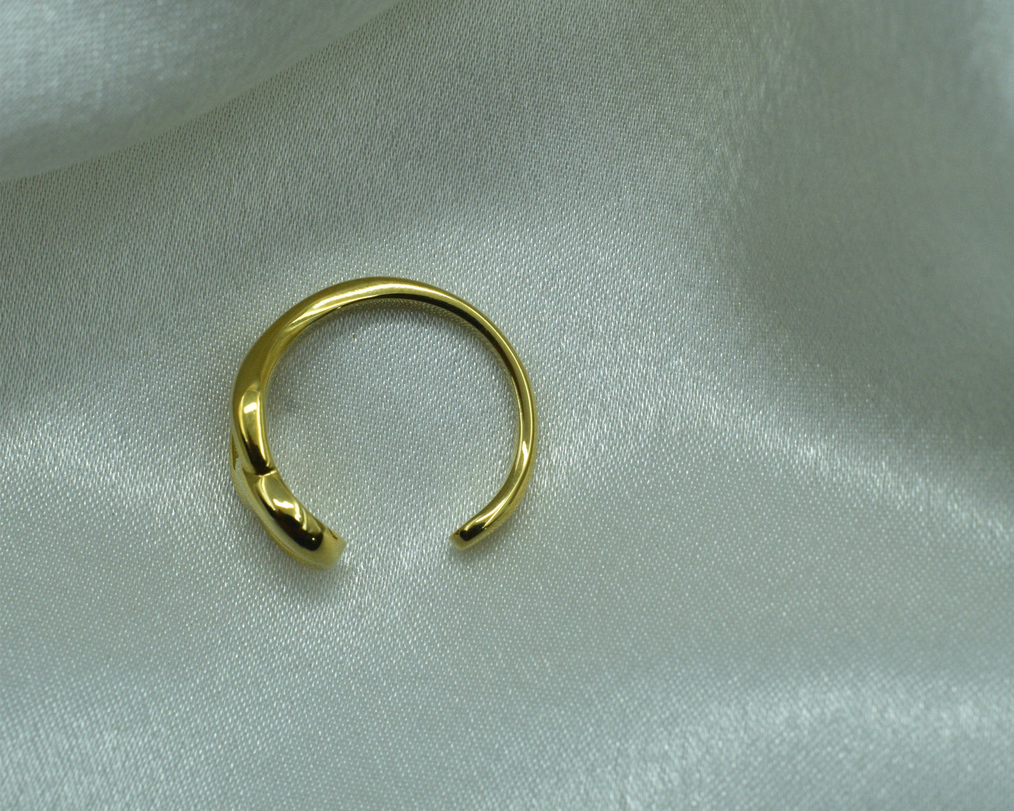 Adjustable Gold Ring with Twist Knot: Waterproof and Tarnish-Free