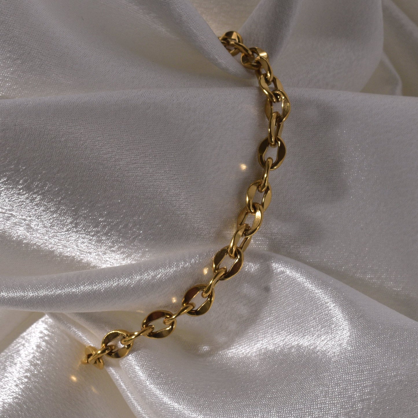 Timeless Charm: Heart Bracelet with Engraving