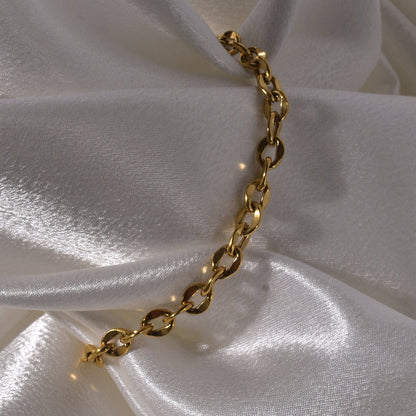 Timeless Charm: Heart Bracelet with Engraving