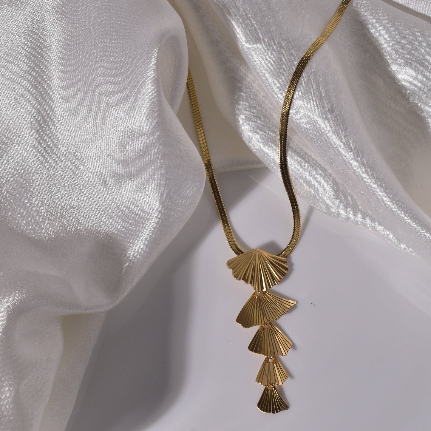 Elegant Fan Pendant Necklace with Cascading Design
