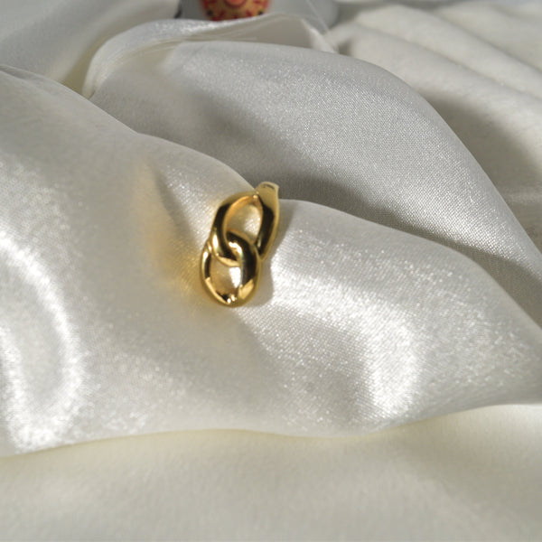 Adjustable Gold Ring with Twist Knot: Waterproof and Tarnish-Free