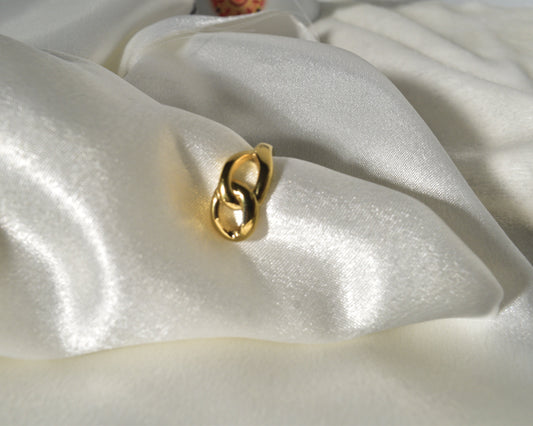 Adjustable Gold Ring with Twist Knot: Waterproof and Tarnish-Free