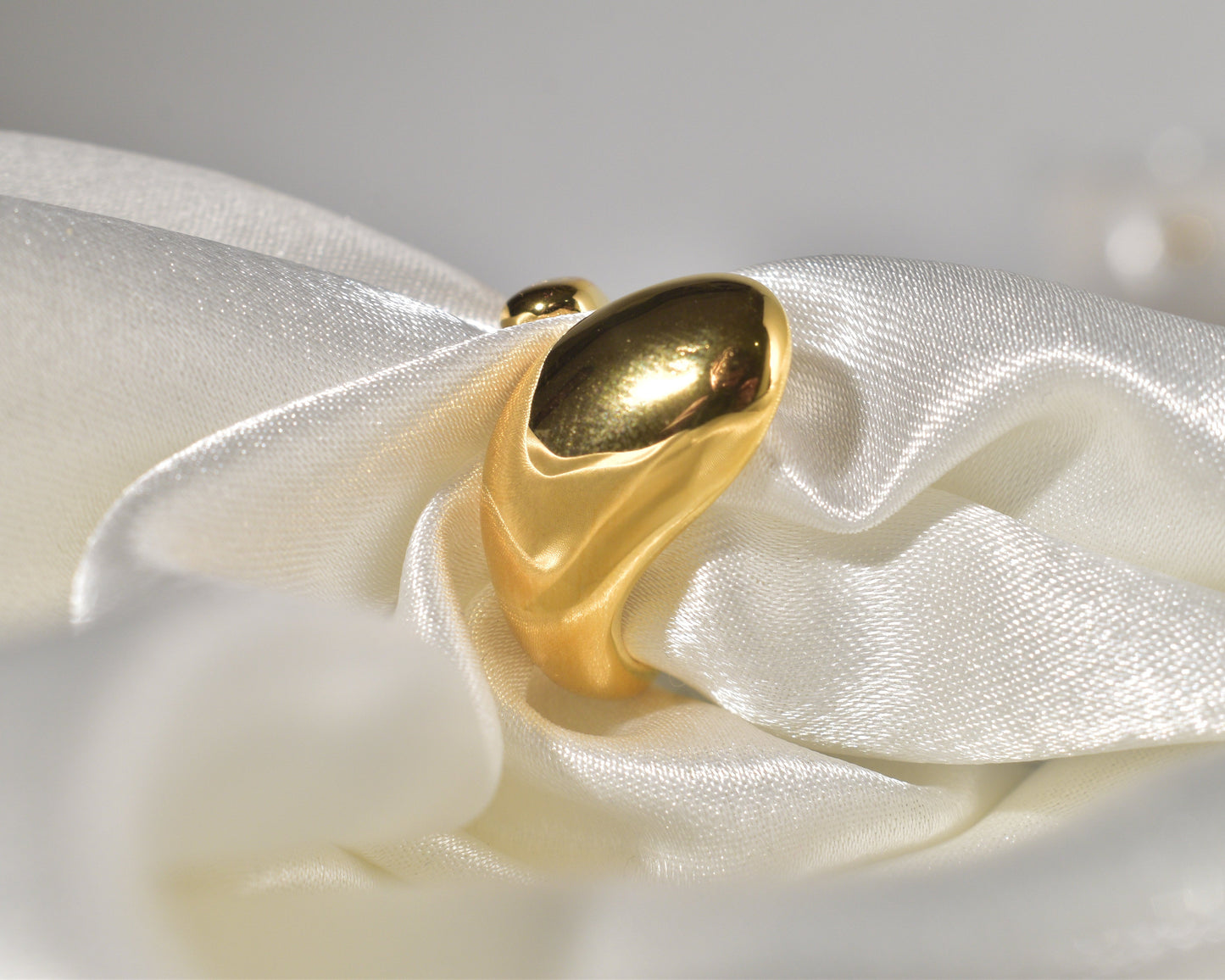 The Stylish and Contemporary Bold Curve Open Ring