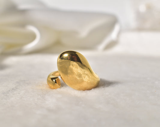 The Stylish and Contemporary Bold Curve Open Ring