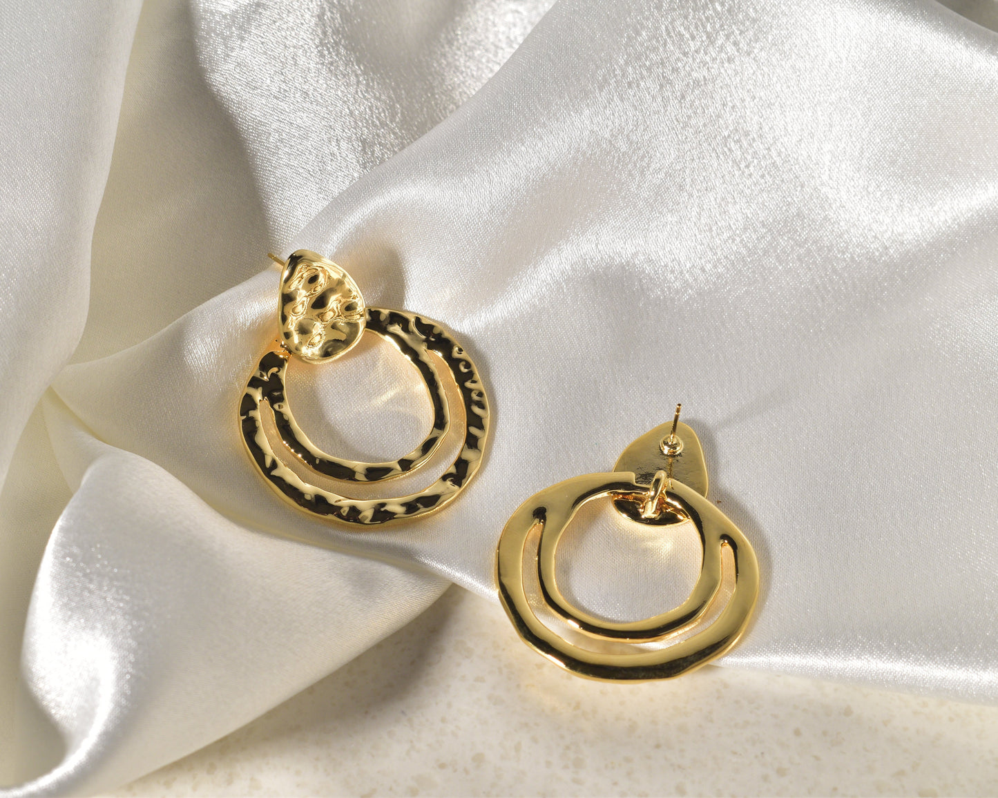Hammered Gold Hoop Earrings – Bold & Unique