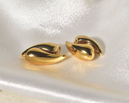 Elegant Gold Teardrop Huggie Earrings: Understated & Stylish