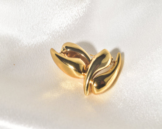 Elegant Gold Teardrop Huggie Earrings: Understated & Stylish