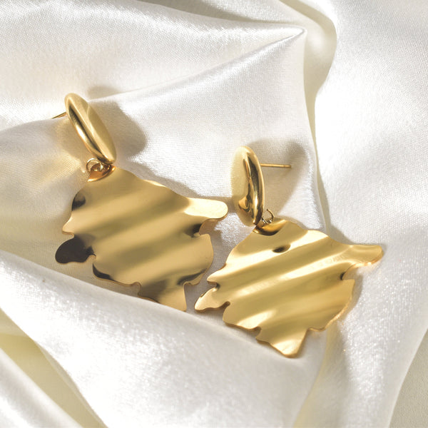 Bold and distinctive statement earrings made of molten gold
