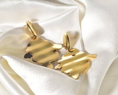 Bold and distinctive statement earrings made of molten gold