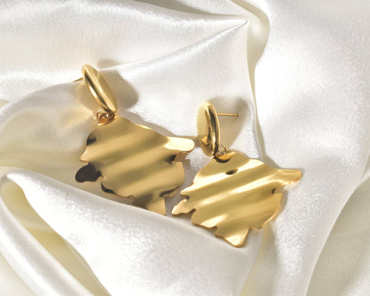 Bold and distinctive statement earrings made of molten gold