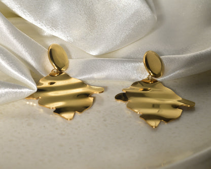 Bold and distinctive statement earrings made of molten gold